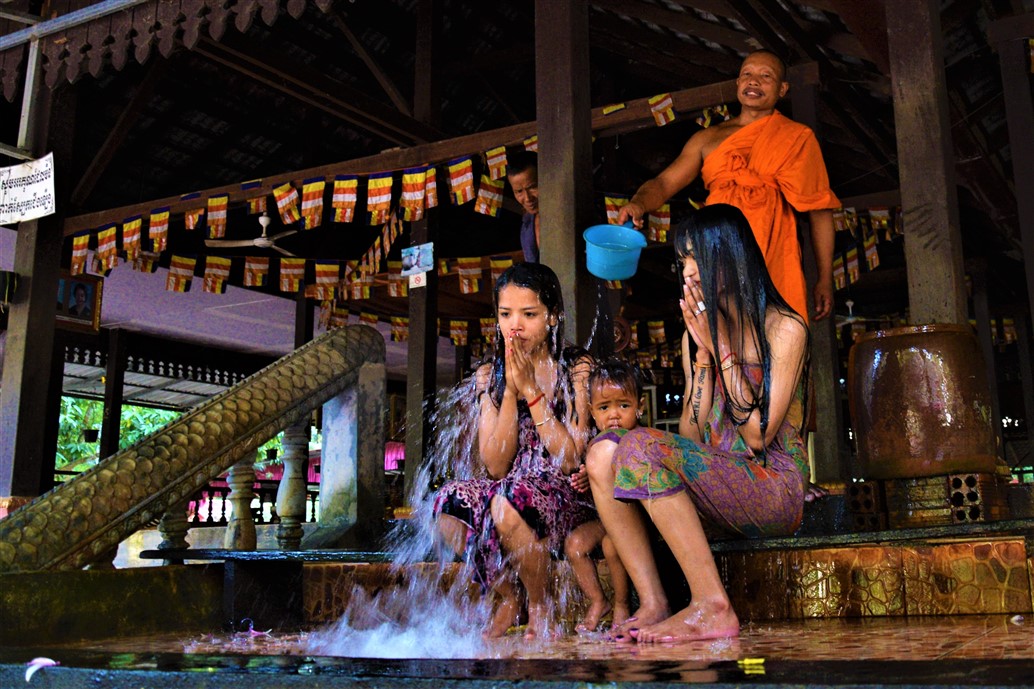 bénédiction de l'eau cambodge