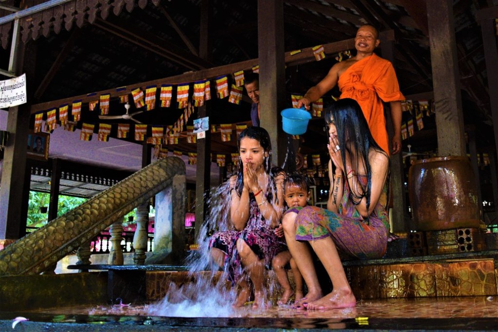 bénédiction de l'eau cambodge